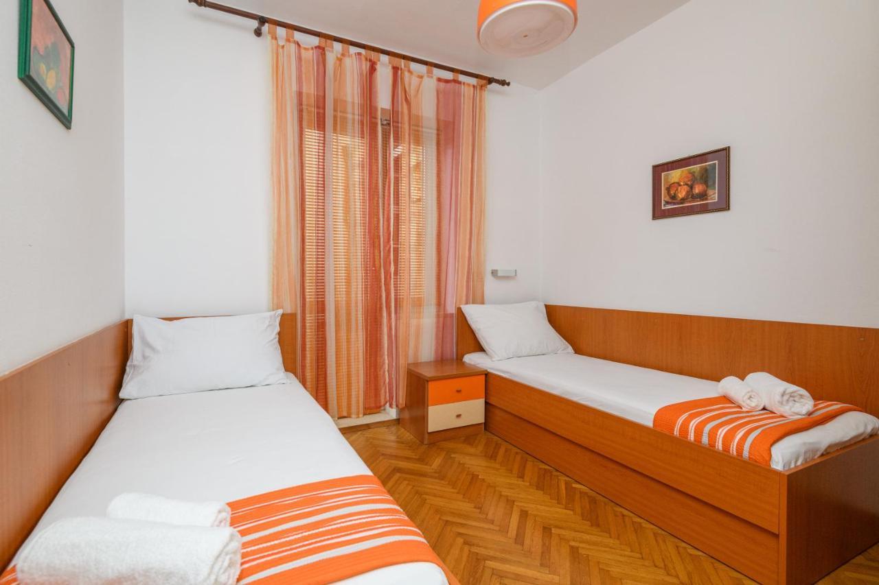 Apartment Mario - Veliki Stan Za Odmor - Terasa- Vrt - Bazen - Pogled More, Izoliran Orasac Exterior foto